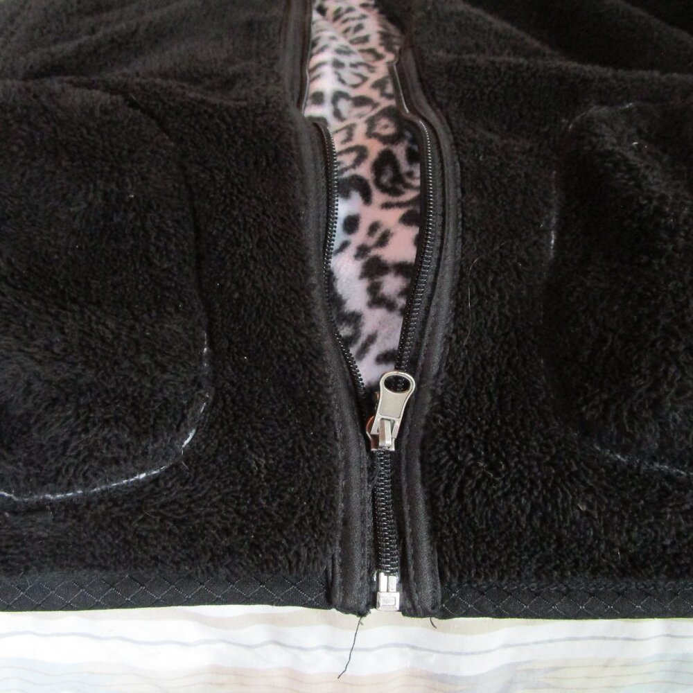Black white leopard print vest. Fleece, reversable, zipup w pockets. Laura Scott - Picture 14 of 15
